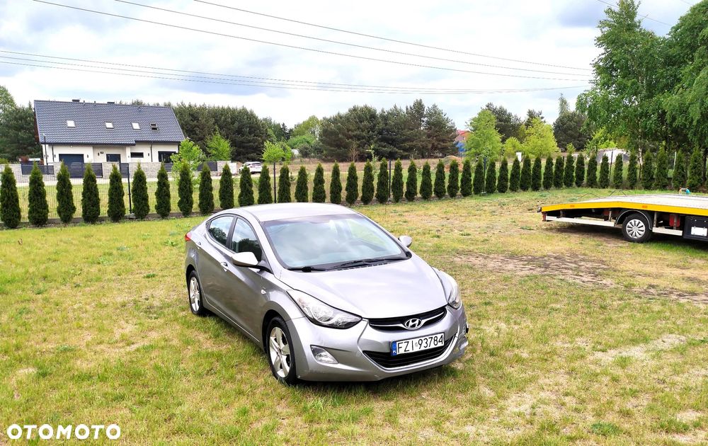 Hyundai Elantra - 1