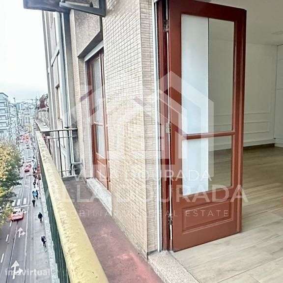 Escritório Renovado na Baixa do Porto – Oportunidade Única! - Grande imagem: 3/14