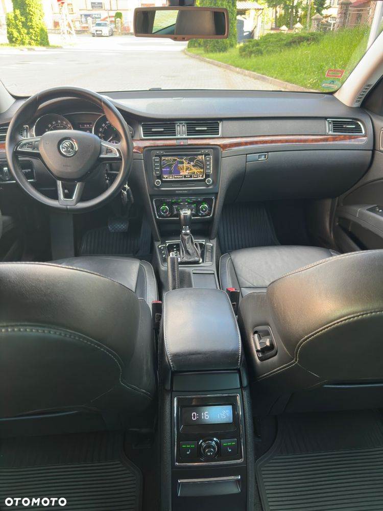Skoda Superb 2.0 TDI DSG Exclusive - 6