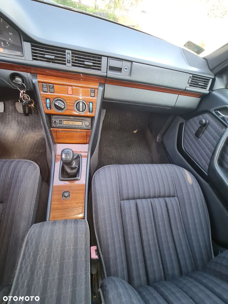 Mercedes-Benz W124 (1984-1993) - 30
