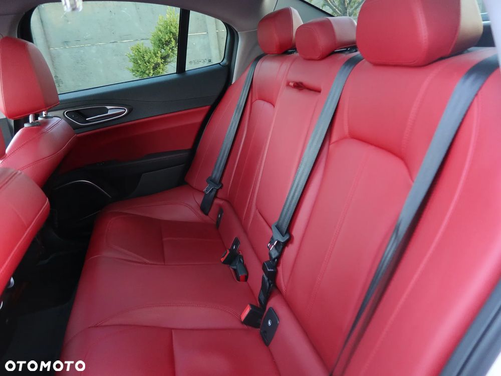 Alfa Romeo Giulia 2.0 Turbo TI Q4 - 14