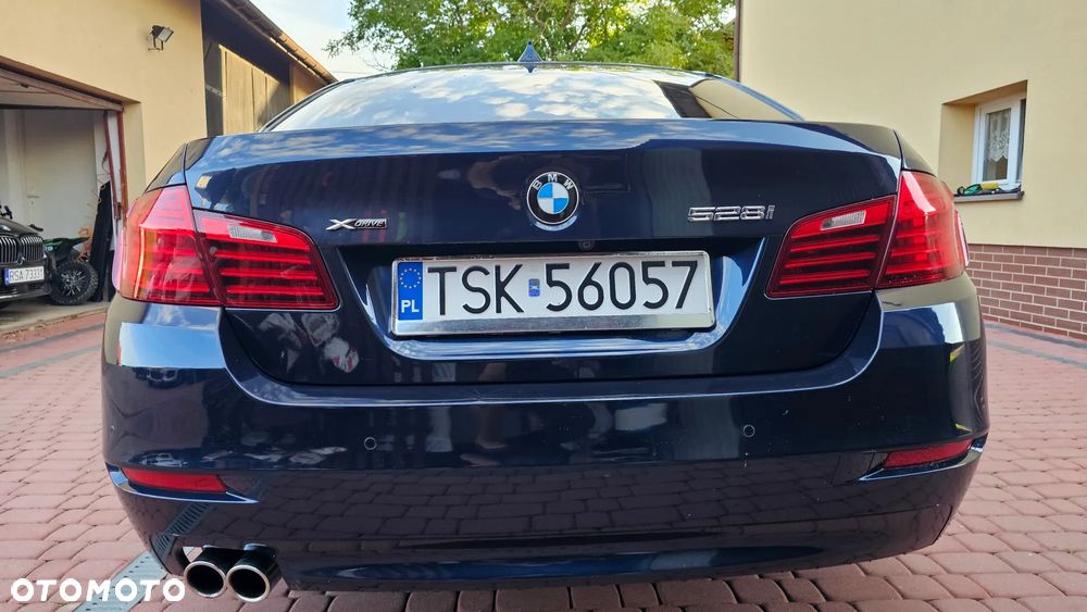BMW Seria 5 528i xDrive Sport-Aut Luxury Line - 22