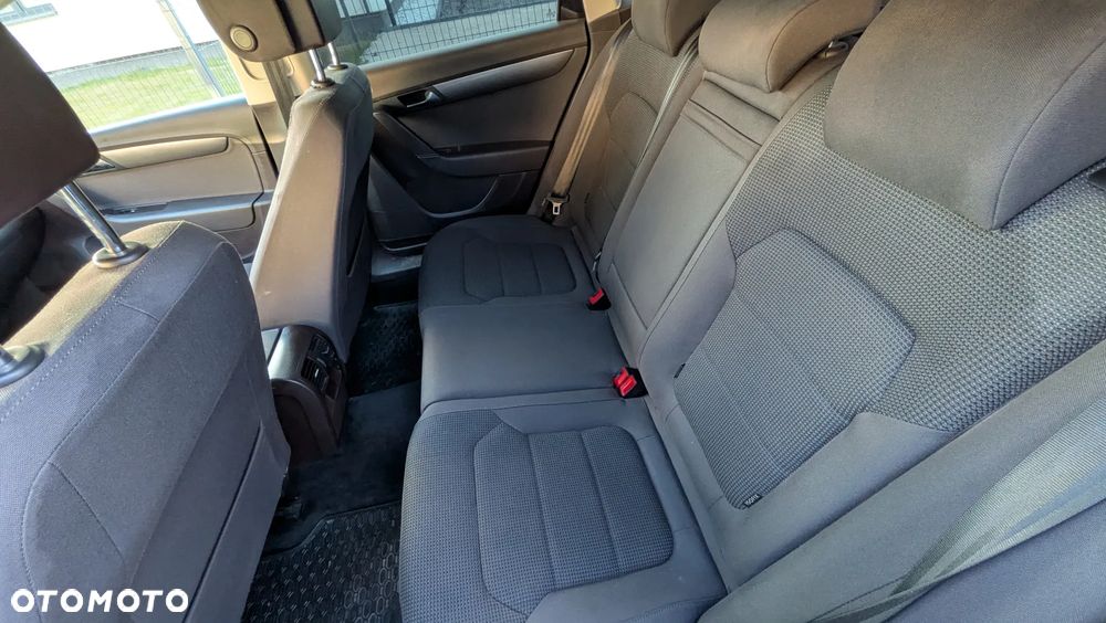 Volkswagen Passat 2.0 TDI DPF BlueMotion Technology Comfortline - 9