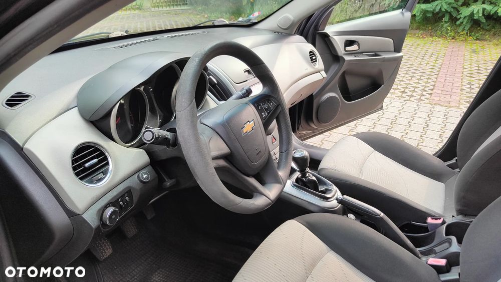 Chevrolet Cruze 1.8 LS+ - 10