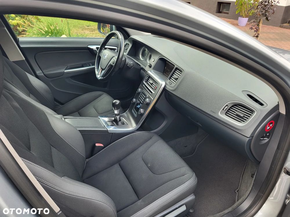 Volvo V60 D3 Momentum - 29