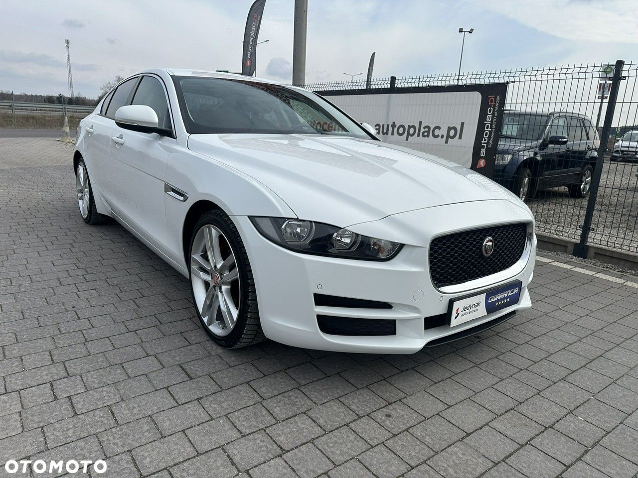 Jaguar XE - 1