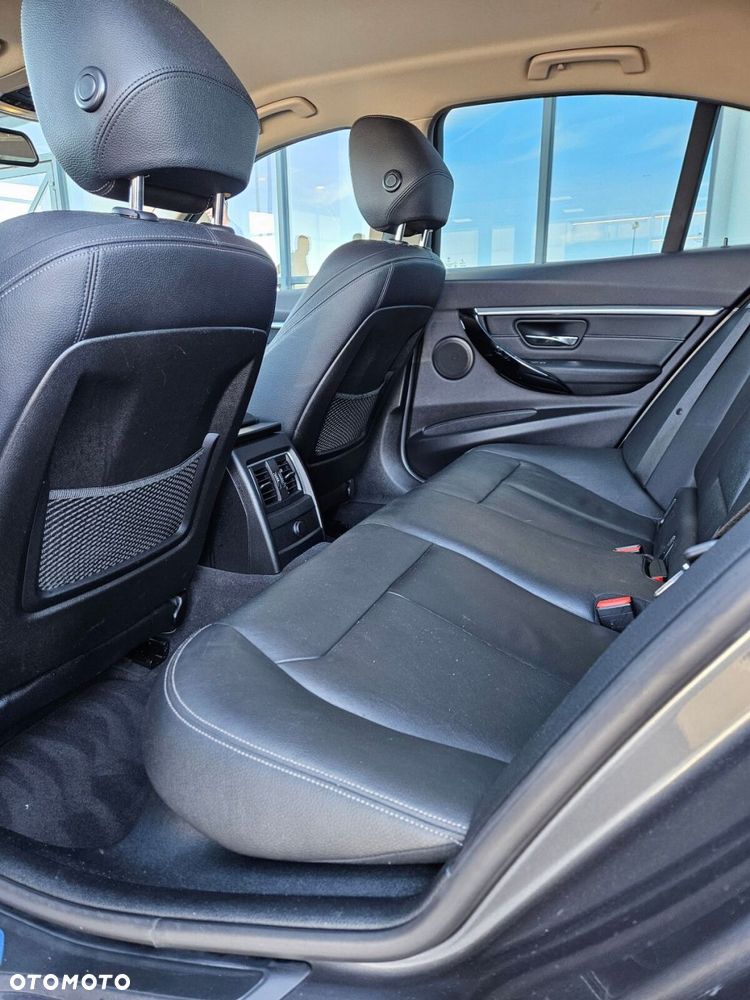 BMW Seria 3 318i Sport Line - 15