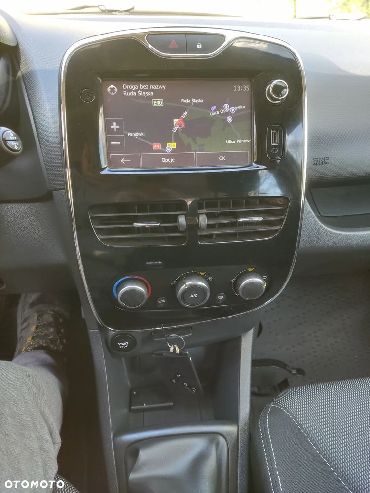 Renault Clio 1.2 16V Confort Privilege - 24