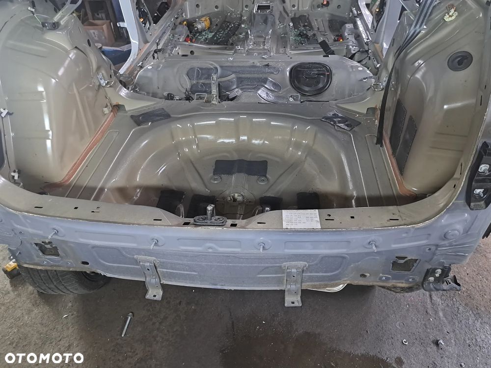 Volkswagen Golf VIII Hatchback pas tylny wanna - 1