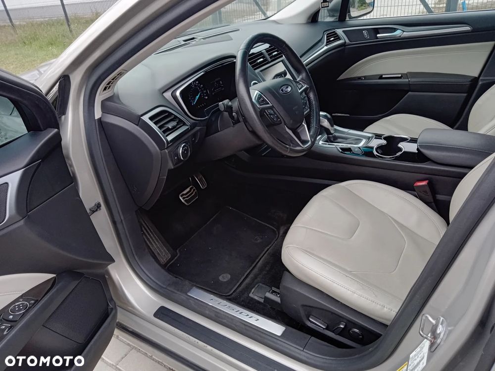 Ford Fusion - 15