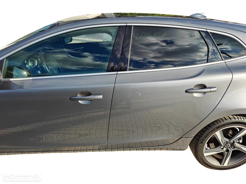 Volvo V40 2.0 D2 R-Design - 3