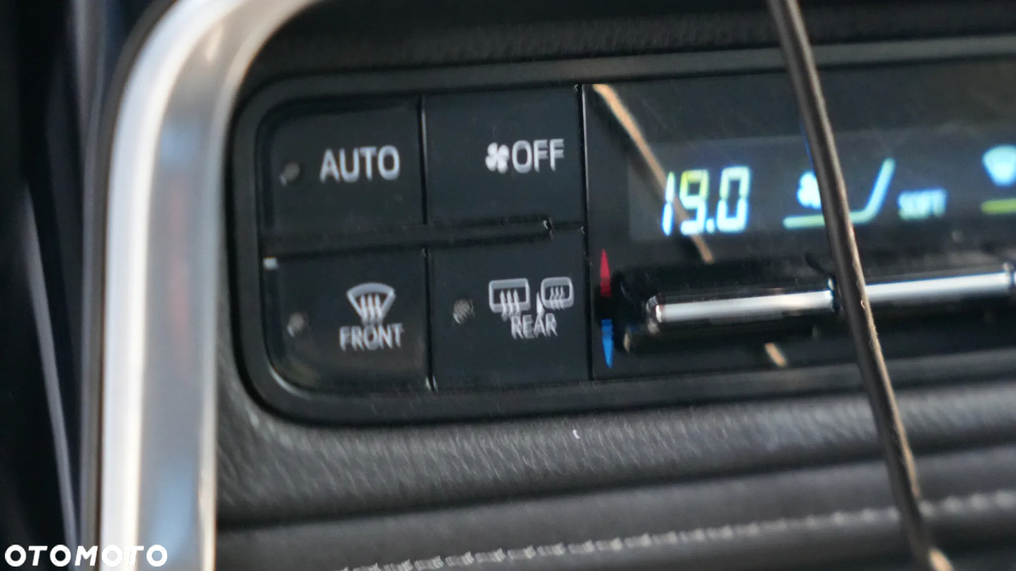 Toyota Auris Hybrid 135 Prestige - 21