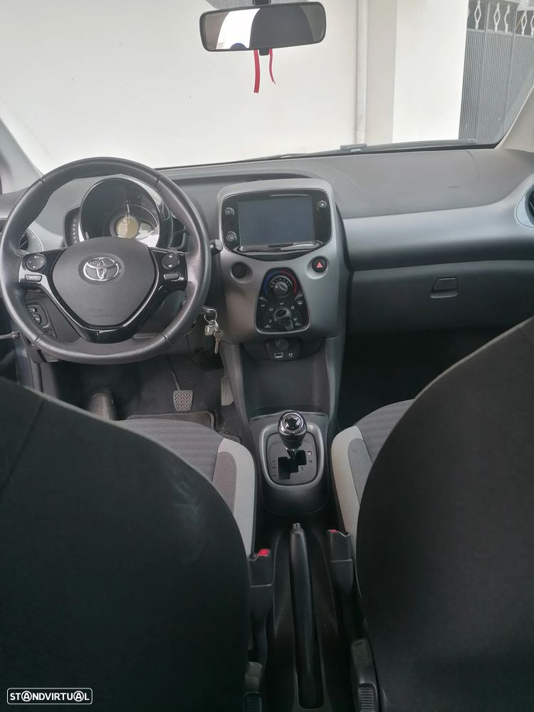 Toyota Aygo 1.0 X-Play Plus MM - 6