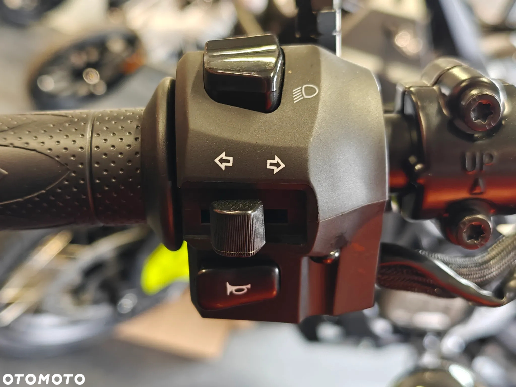 QJMOTOR SRV 125 - 8