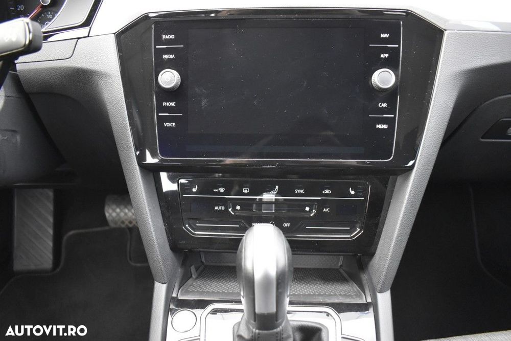 Volkswagen Passat 2.0 TDI DSG Comfortline - 36