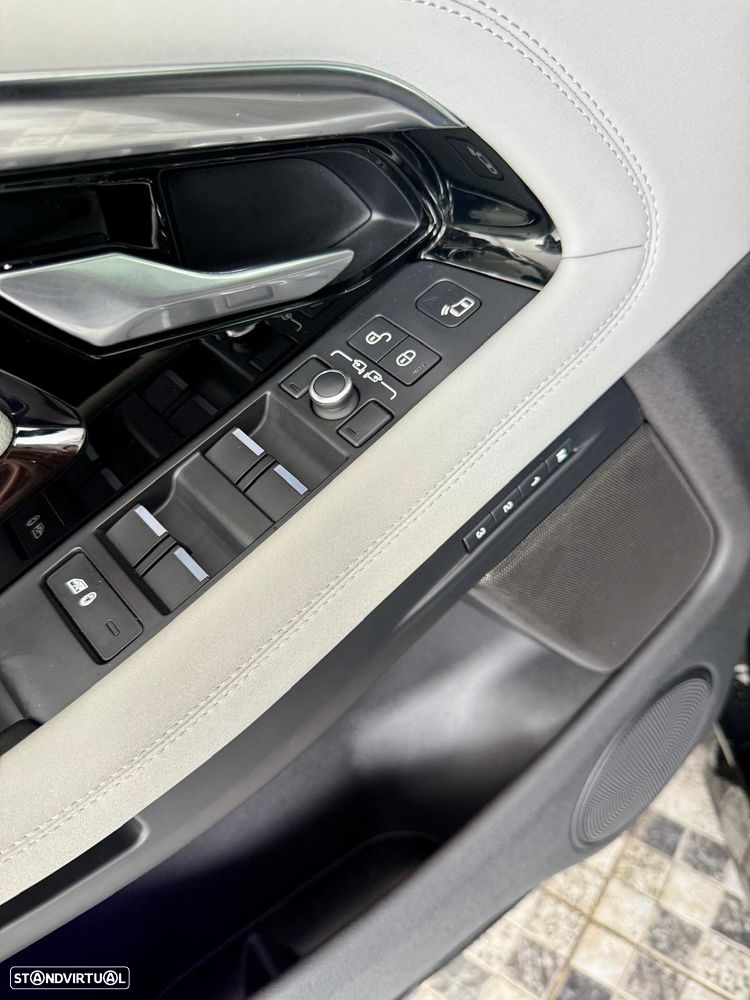 Land Rover Range Rover Evoque 1.5 P300e AWD R-Dynamic SE Auto - 25