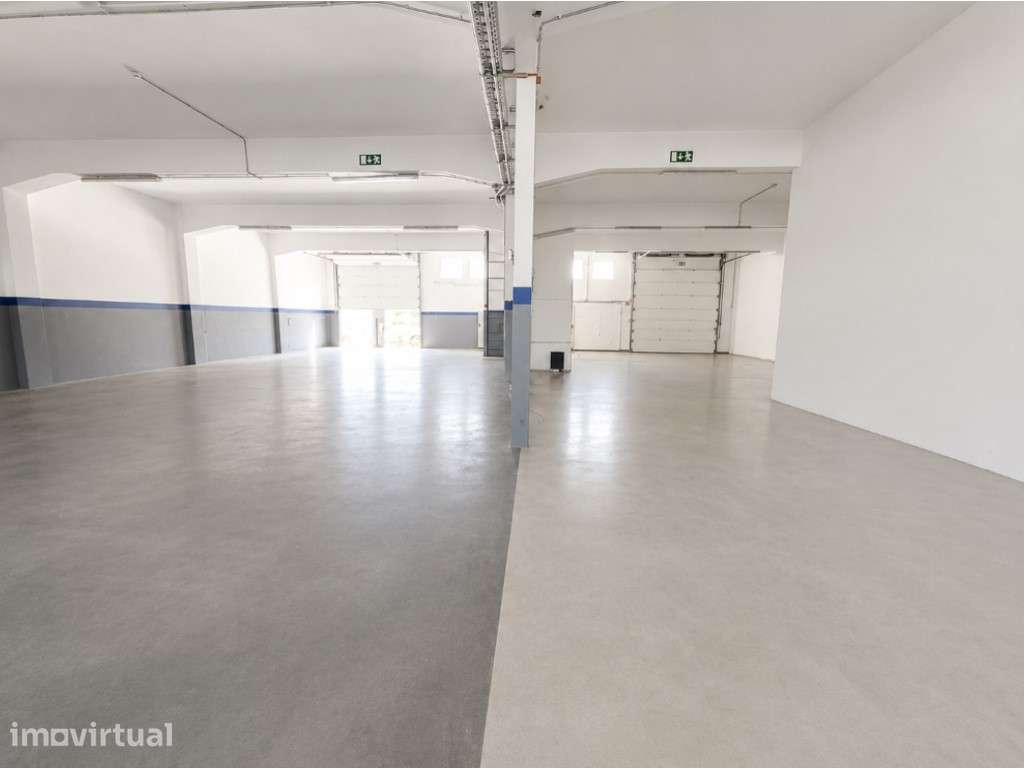Armazém amplo junto ao metro do Senhor Roubado - Grande imagem: 5/30