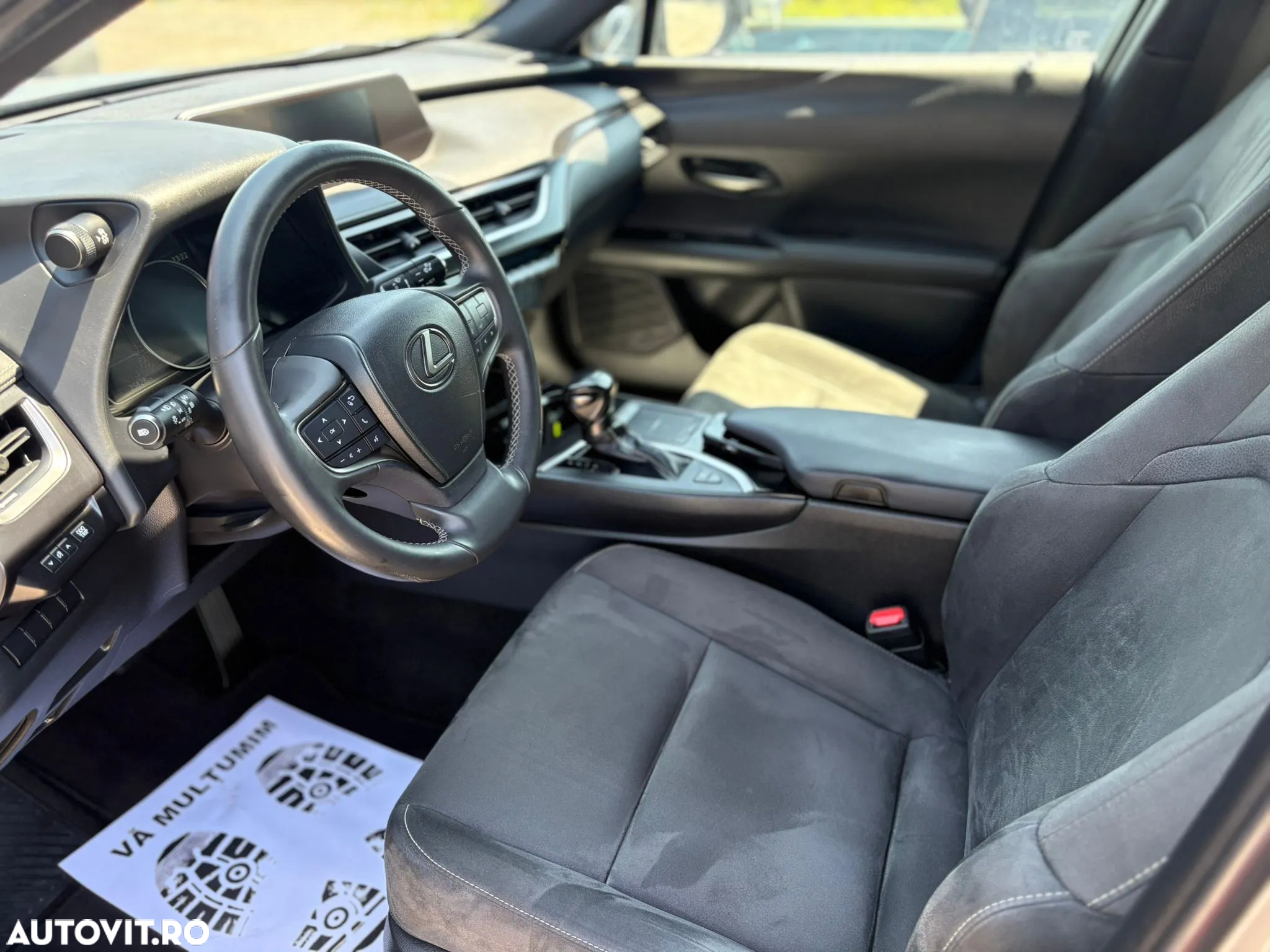 Lexus UX 250h 2.0L HEV 20H- (178 HP) 4X2 CVT Business - 25