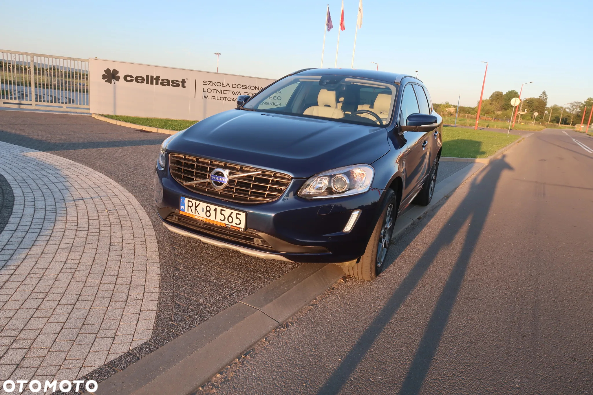 Volvo XC 60 D4 Ocean Race - 12