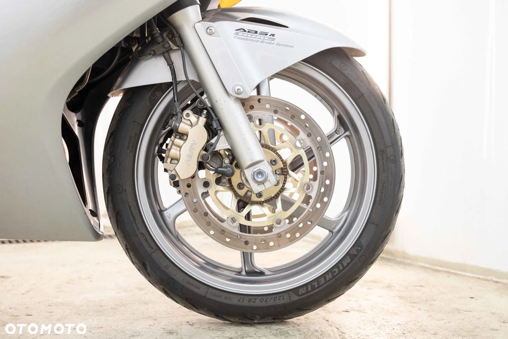 Honda VFR - 34