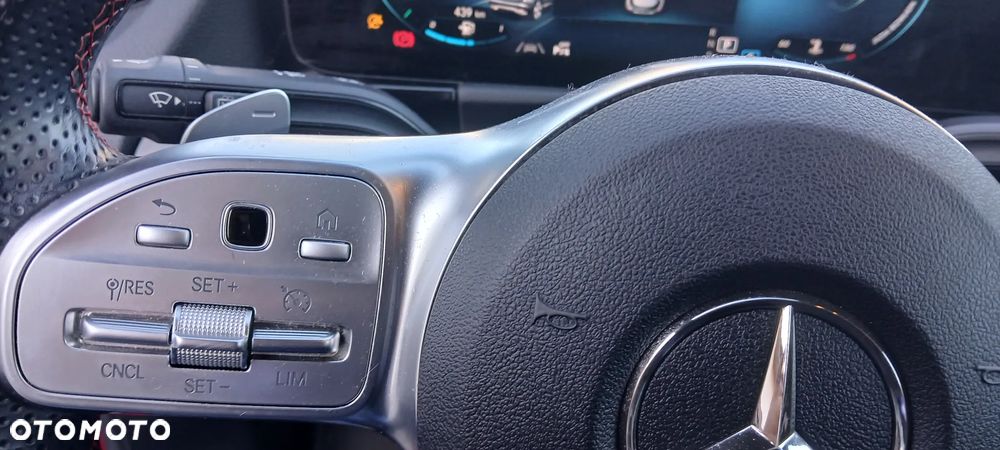 Mercedes-Benz GLA - 33