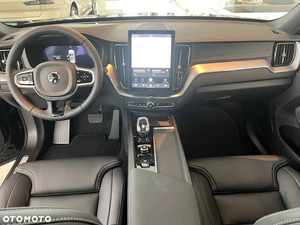 Volvo XC 60 B5 B AWD Ultra Black Edition - 4