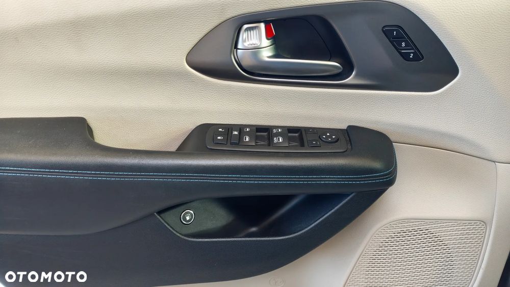 Chrysler Pacifica - 20