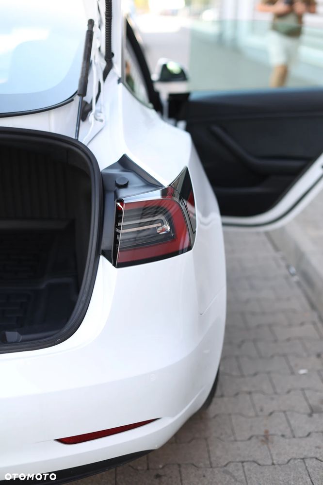 Tesla Model 3 - 9