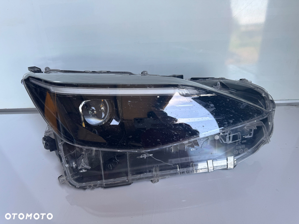 Toyota yaris cross soczewka led prawa