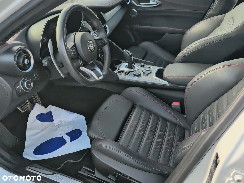 Alfa Romeo Giulia 2.0 Turbo 16V AT8-Q4 Ti - 9