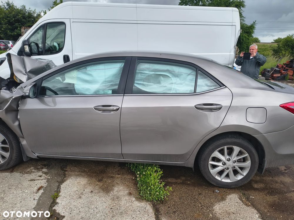 Toyota Corolla 1.6 Premium - 8
