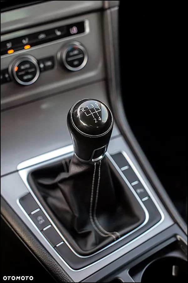 Volkswagen Golf - 30