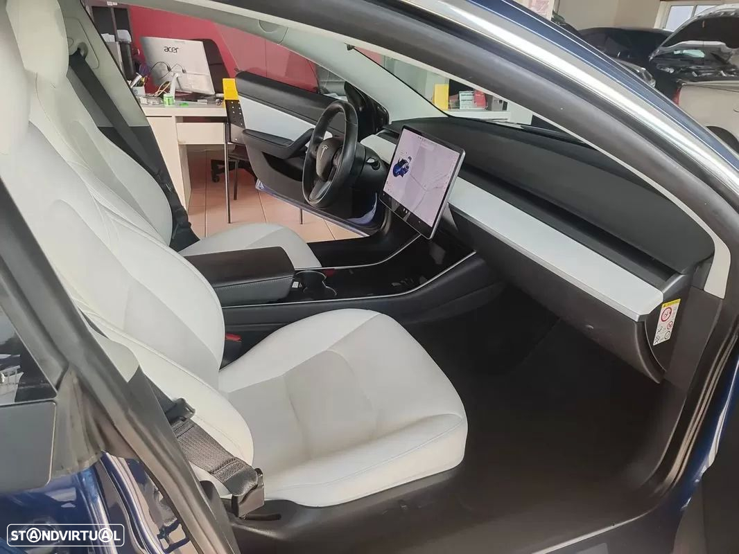 Tesla Model 3 - 16