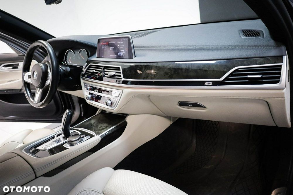 BMW Seria 7 - 28