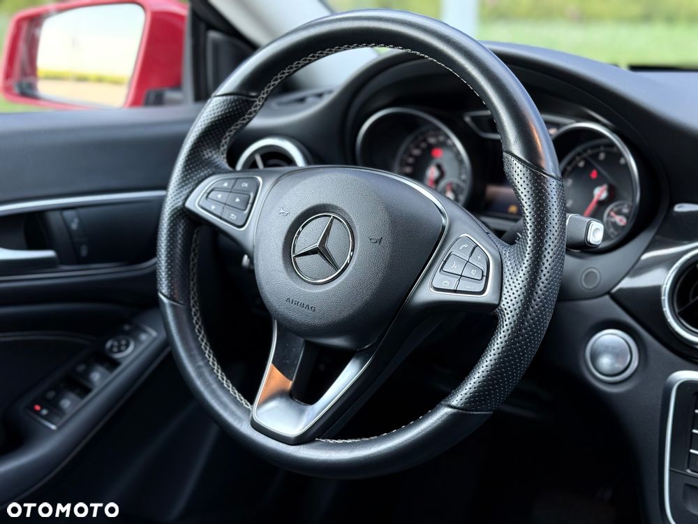 Mercedes-Benz CLA 180 7G-DCT - 18