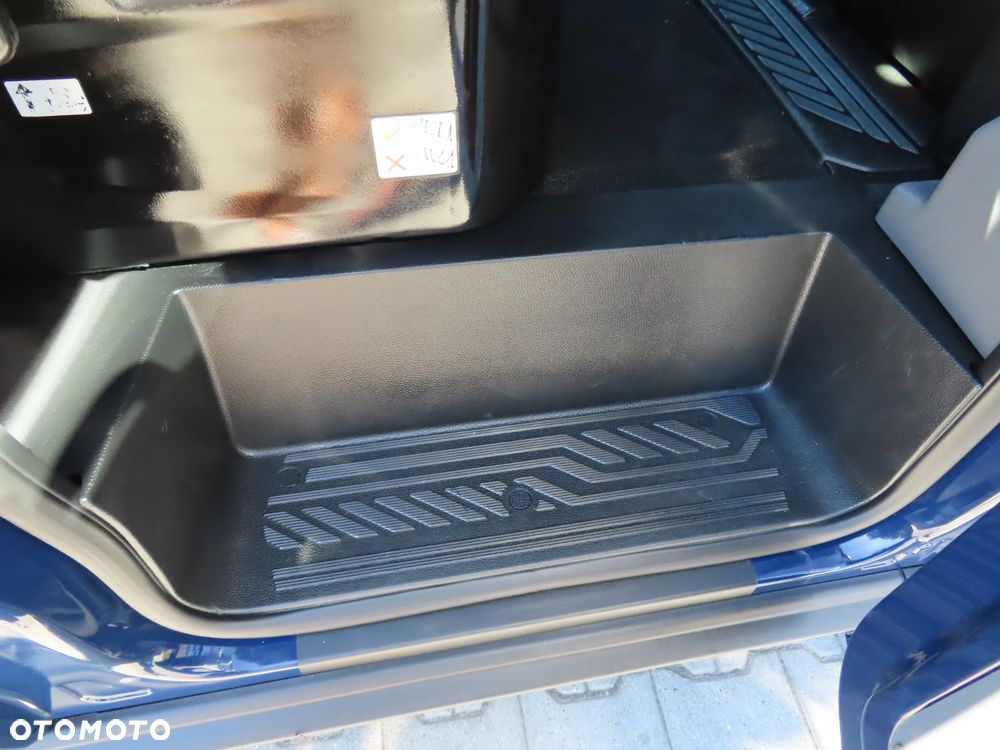 Iveco DAILY 130 Km L3 Podwójna Kabina Doka Dubel Brygadowy MIXTO 7-Mio Os.+1073 Kg Ład. Skrzynia 2410 mm Dł. Renomowanej Firmy SCATTOLINI Rozstaw Osi 3504 mm WZMACNIANY HAK 3000 Kg 29 Tys Km Przeb. Stan Auta JAK NOWY POLECAM - 17
