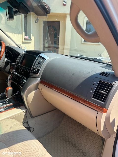 Toyota Land Cruiser - 4