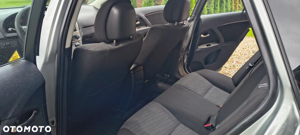 Toyota Avensis - 21