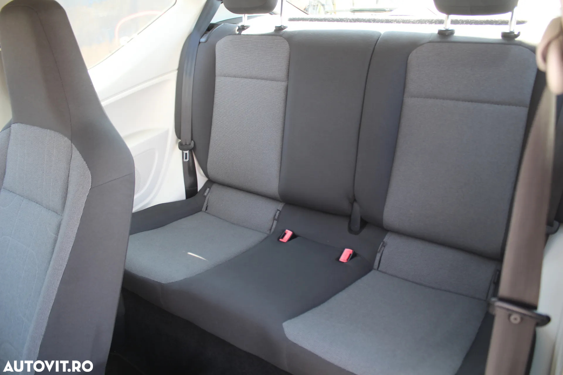 Volkswagen up! 1.0 BMT High - 11