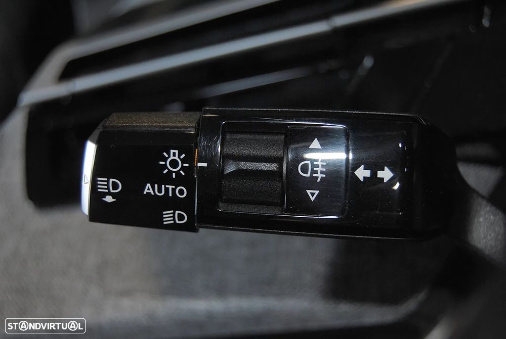 Peugeot 5008 1.2 Hybrid Allure e-DCS6 - 32