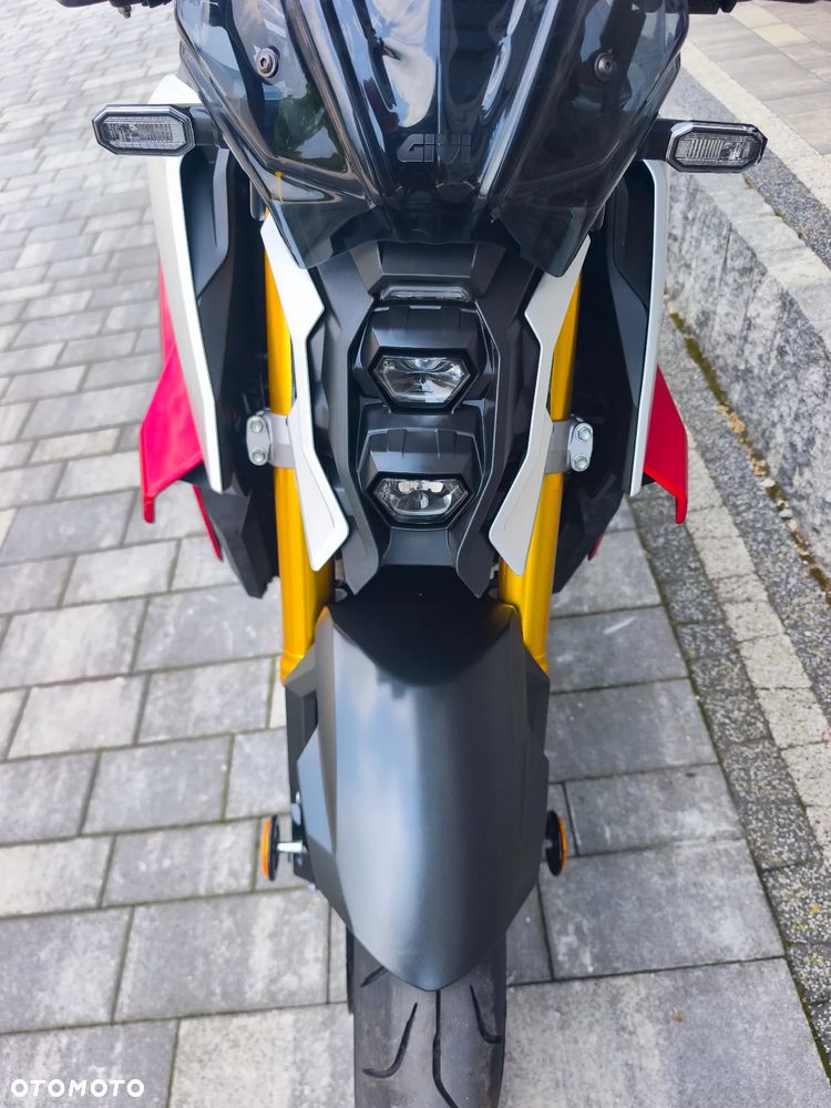 Suzuki GSX - 20