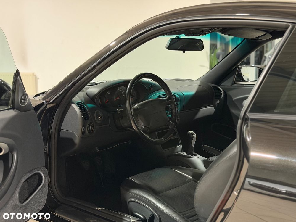 Porsche 911 Carrera 4 - 18