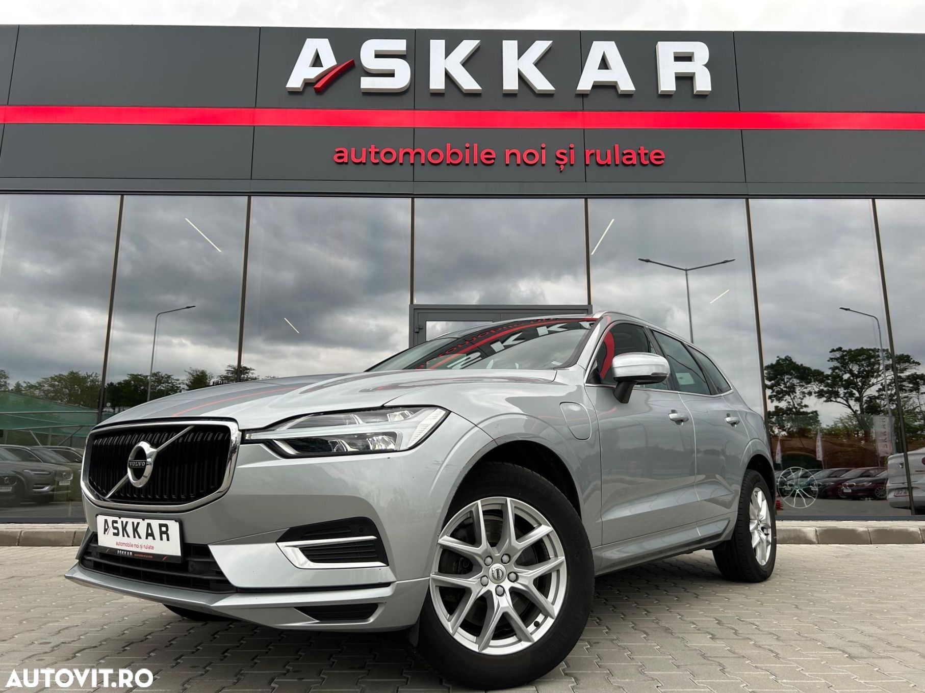 Volvo XC 60 T8 Twin Engine AWD Geartronic Momentum - 1