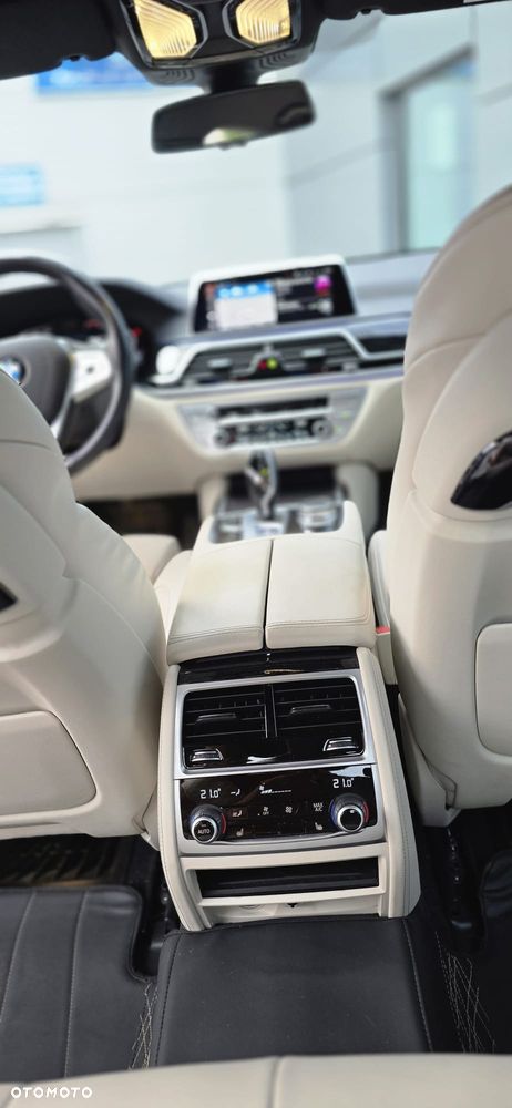 BMW Seria 7 750i xDrive - 13
