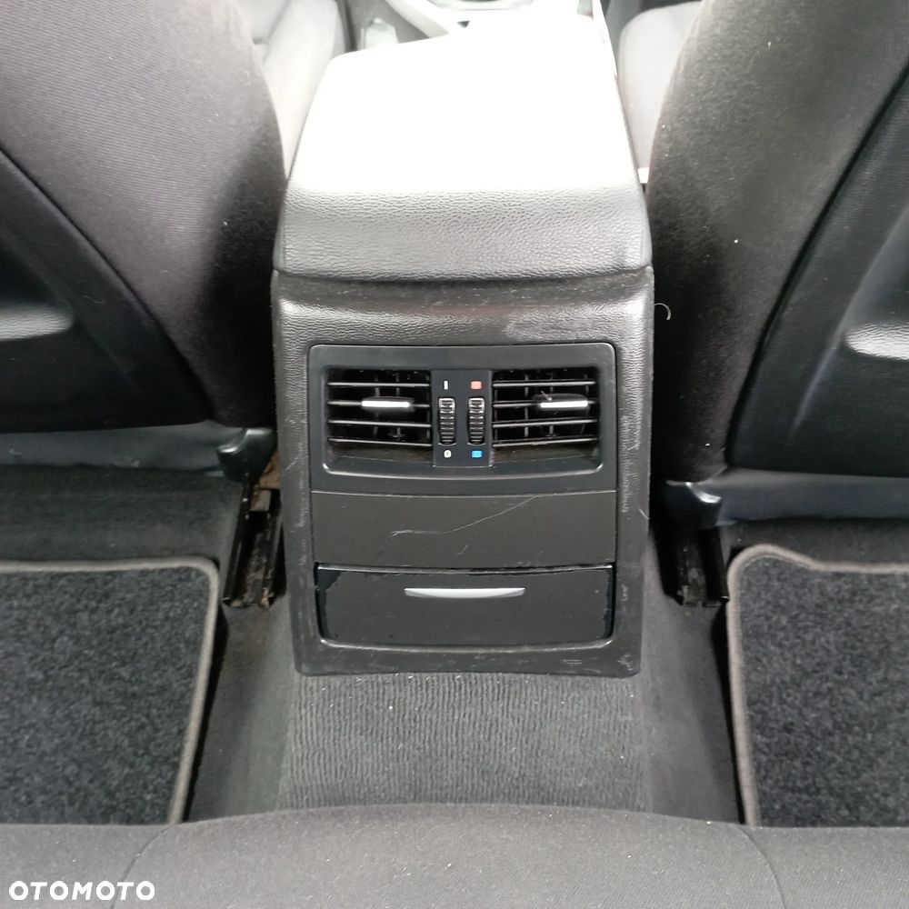 BMW Seria 3 ver-1-4-tsi-green-tec-ambition - 32