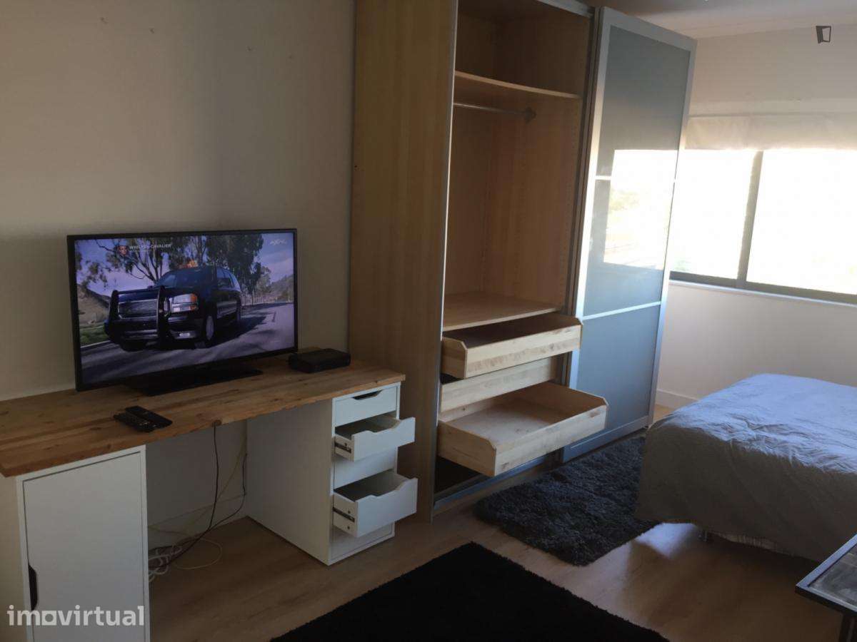 Quarto - localizado em Telheiras Lisbon - Grande imagem: 2/16