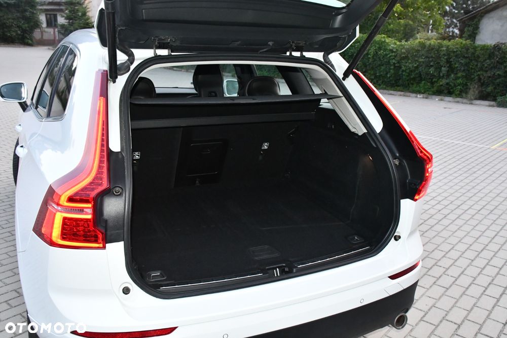 Volvo XC 60 T4 Momentum Pro - 22