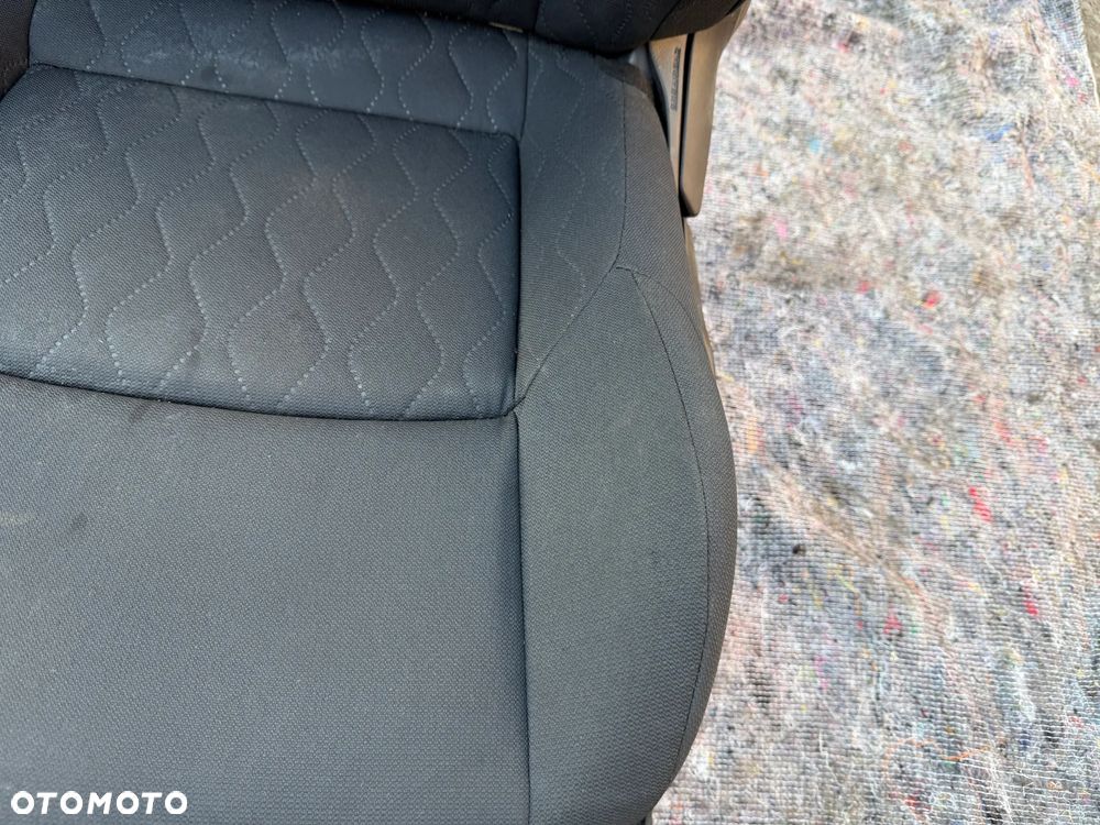 Fotele przód tył kanapa komplet Toyota Corolla Cross 2025r - 23