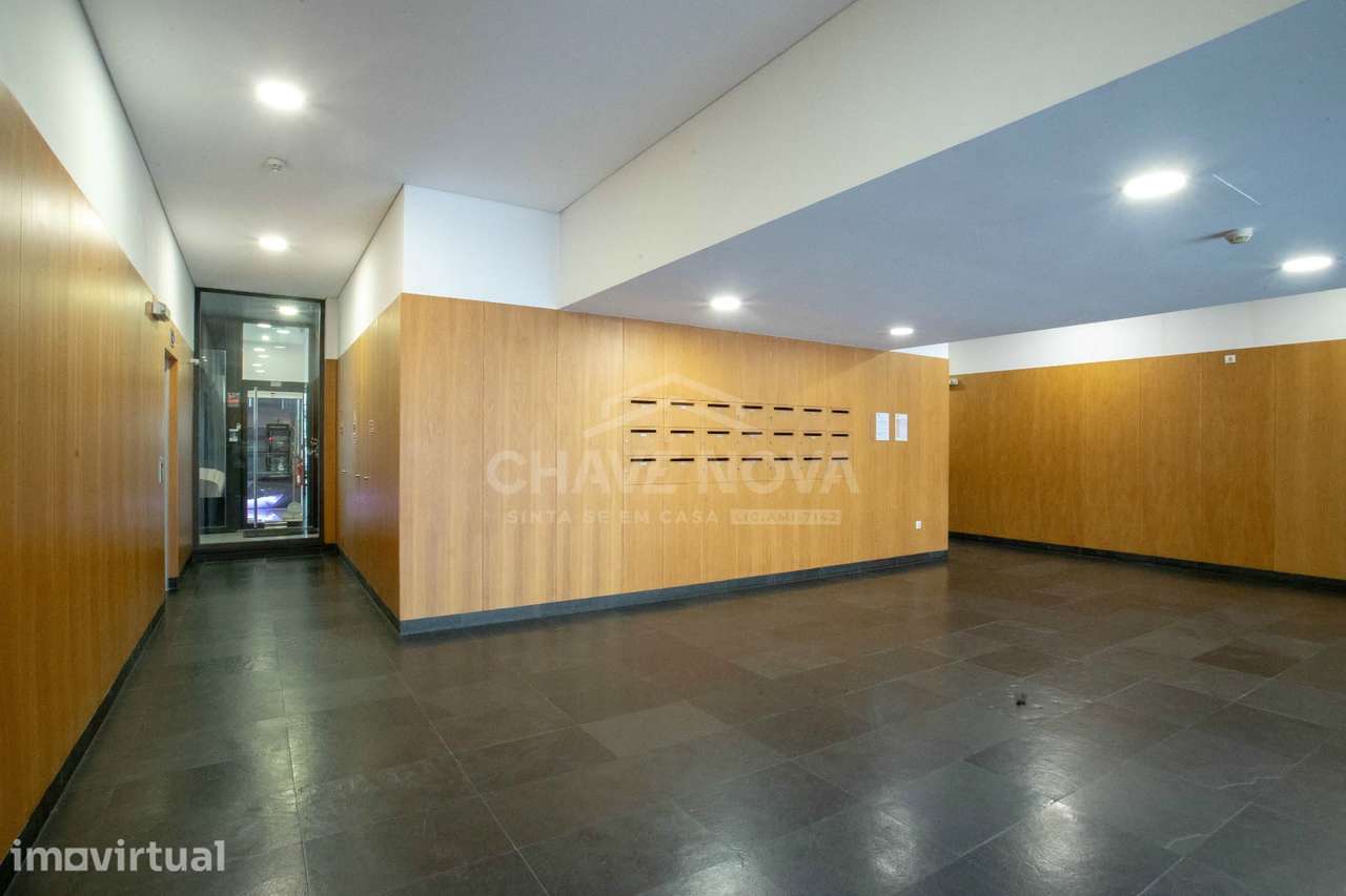 Apartamento T4 c/ Garagem para 2 Viaturas em Santa Marinha (Devesas) - Grande imagem: 3/42