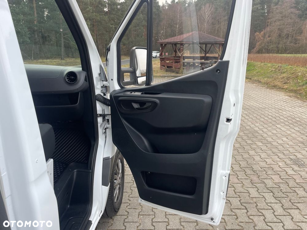 Mercedes-Benz Sprinter - 9